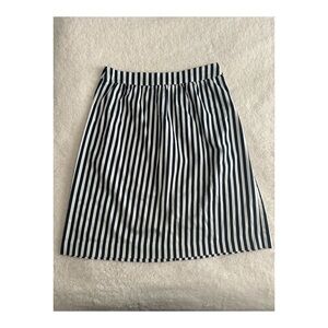 Black and white stripe midi skirt
Zise 6 Petite